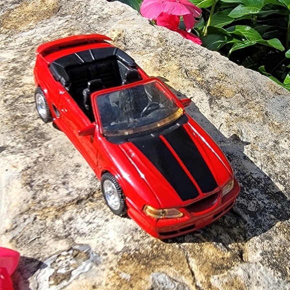 NEW RAY ♡ Red w/Black Racing Stripes 1994 Ford Mustang GT Convertible 1:43 Scale - Picture 5 of 14